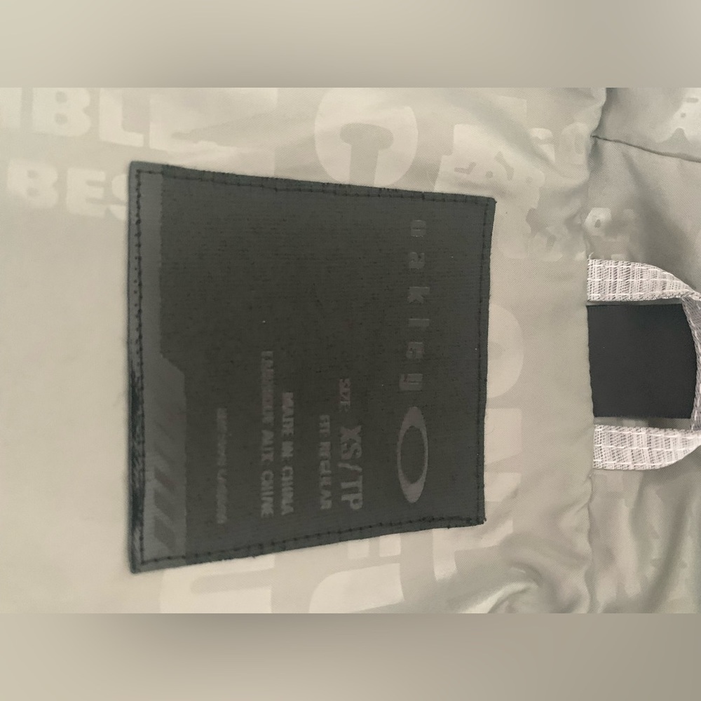 New Vintage Oakley Ski Jacket! Only worn maybe 3 times. - Picture 6 of 14
